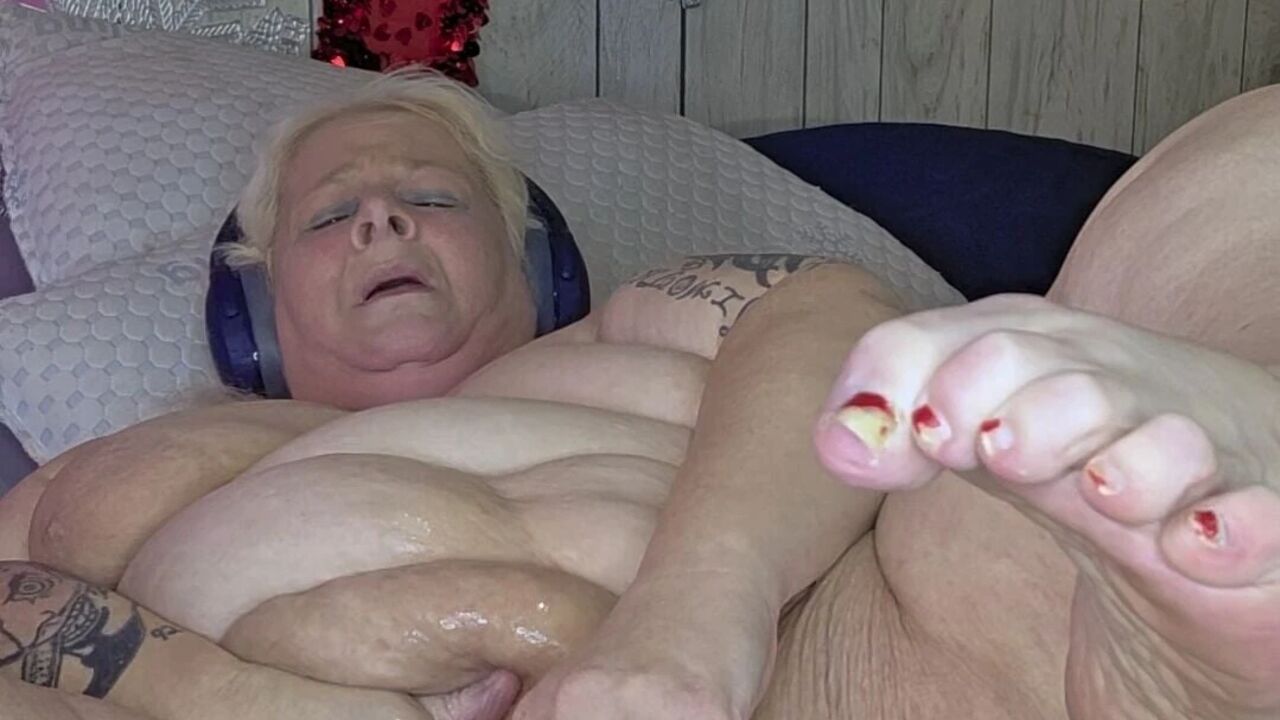 Gspot Finder as Shes a Pussy Grinder