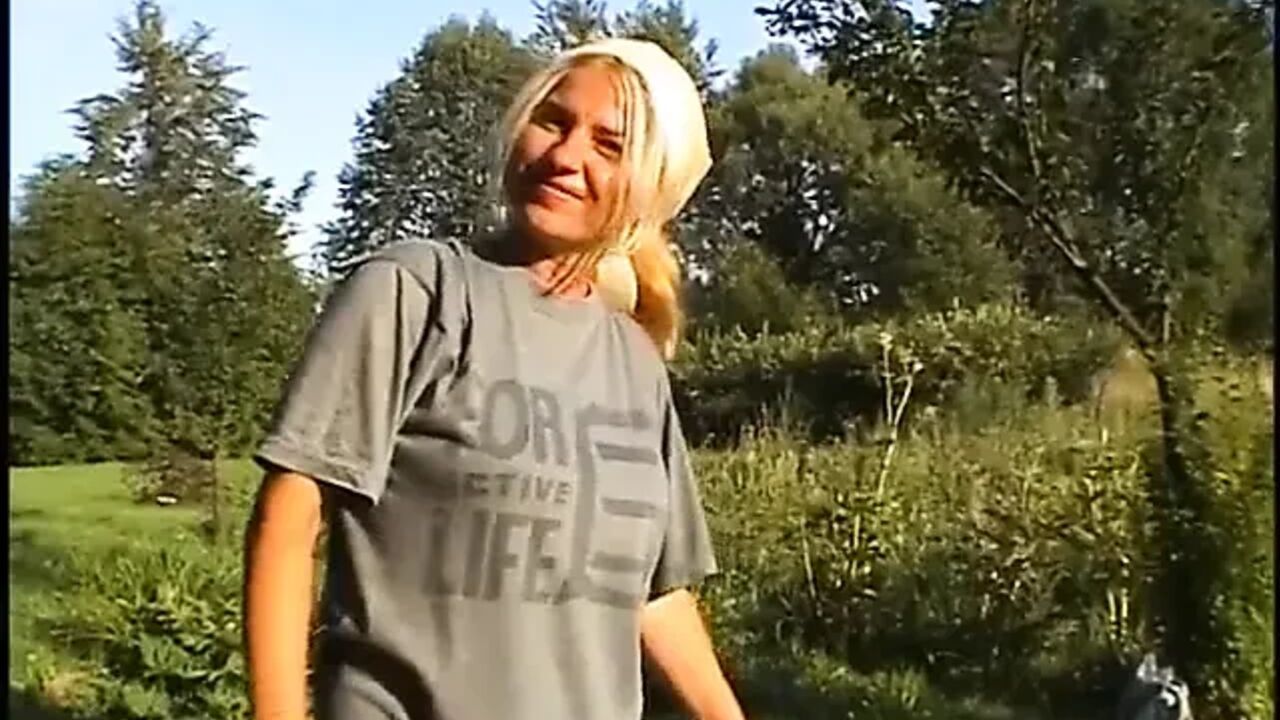 Busty blonde mature pussy toying and drilling it with banana