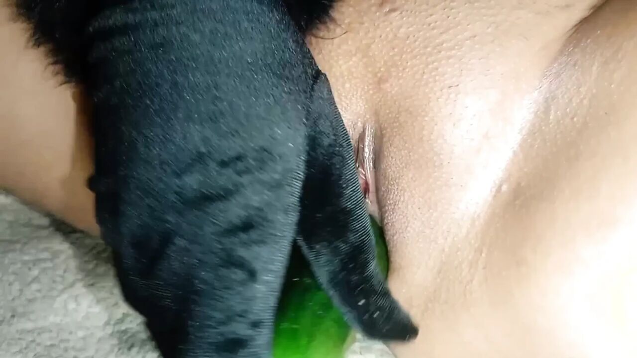 Bella Khalifa Inserts Whole Long Cucumber In Her Pink Meaty Pussy And Masturbate