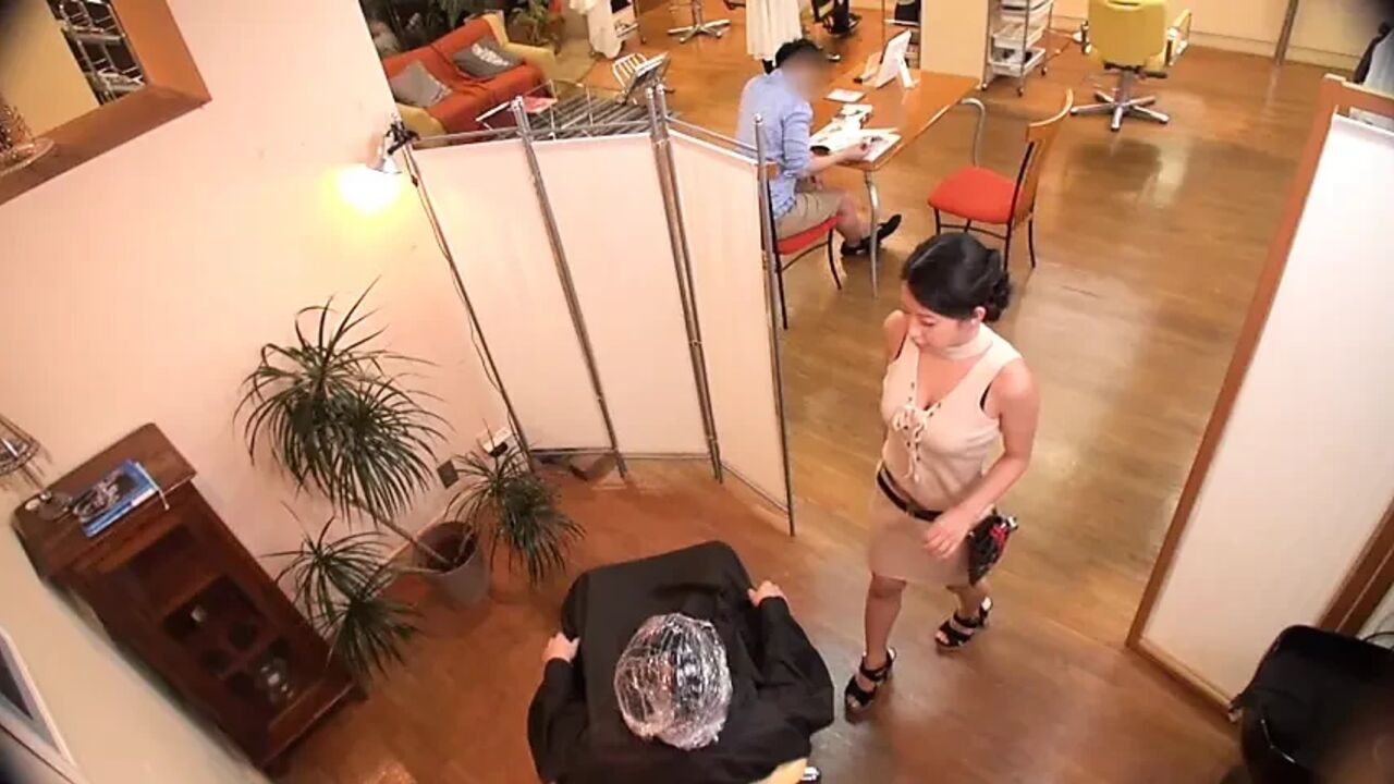 Too Many Glances, Too Much Tension - Inside the Salon Where Eyes Always Meet