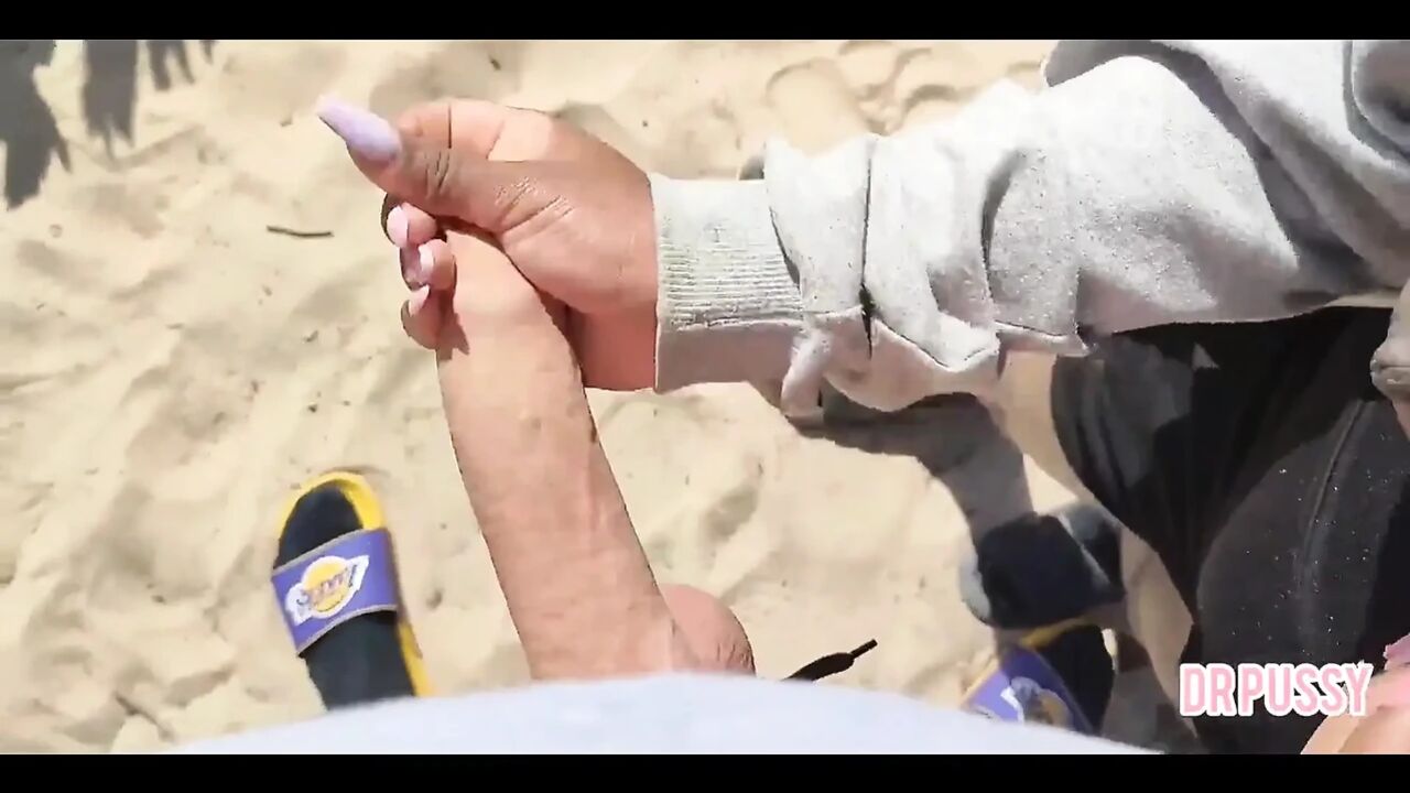 Pregnant Woman Is Abandoned by Her Husband and Masturbates a Stranger on the Beach Without Him Knowing Until She Gets All the Mi