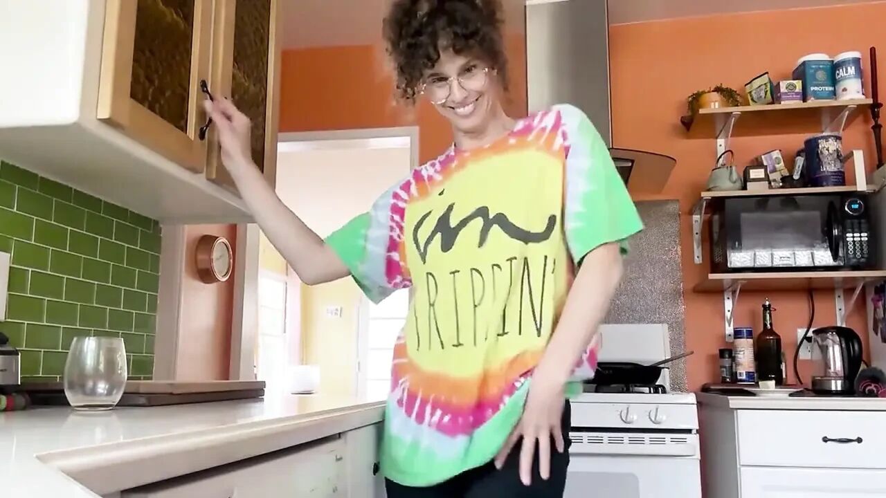 Conservative Woman Turns Into a Hippie! This Is Some High Quality Performance Right Here.. Just Watch!