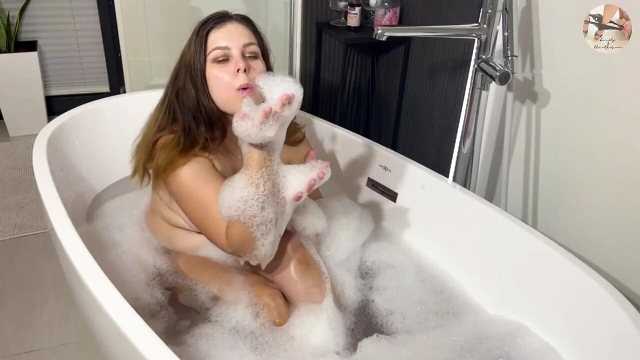 Lexi's sexy bath time
