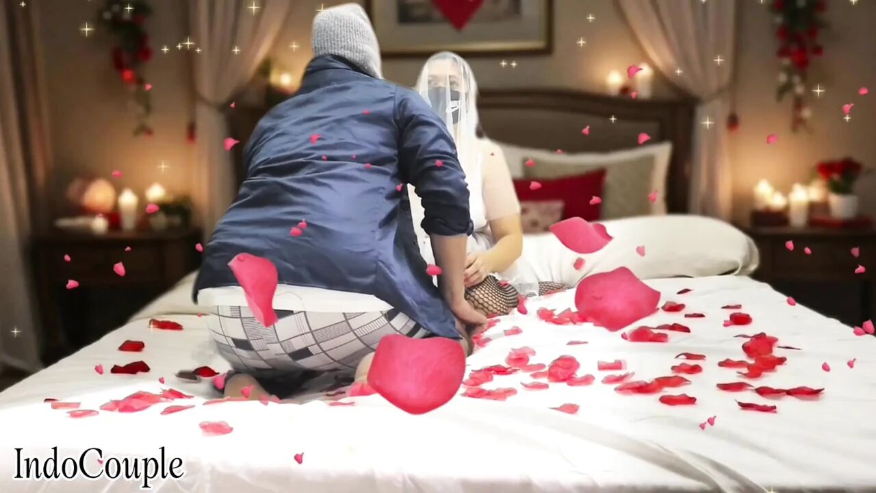 PERAYAAN HARI VALENTINE DENGAN PENGANTIN WANITA DICROT DI MULUT