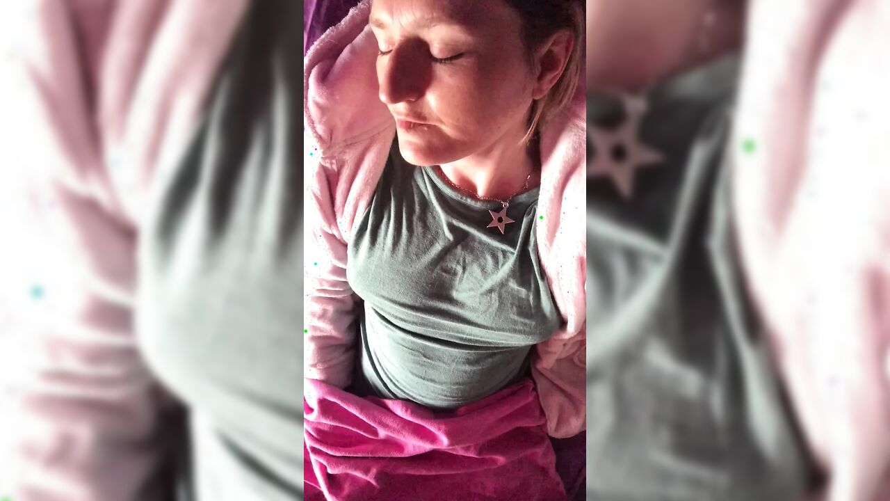 Perving on Curvyteenqueen on Fet makes me so fucking horny