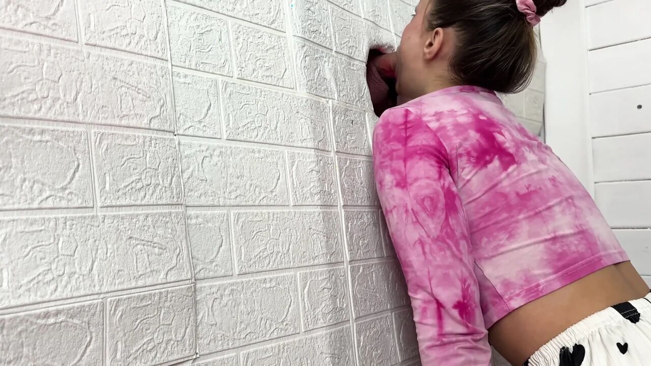 Gloryhole It Really Does Not Want Her to Stop