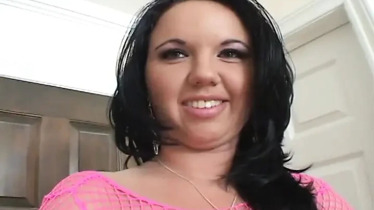 Sexy bitch gets face covered by cum after a hot gangbang