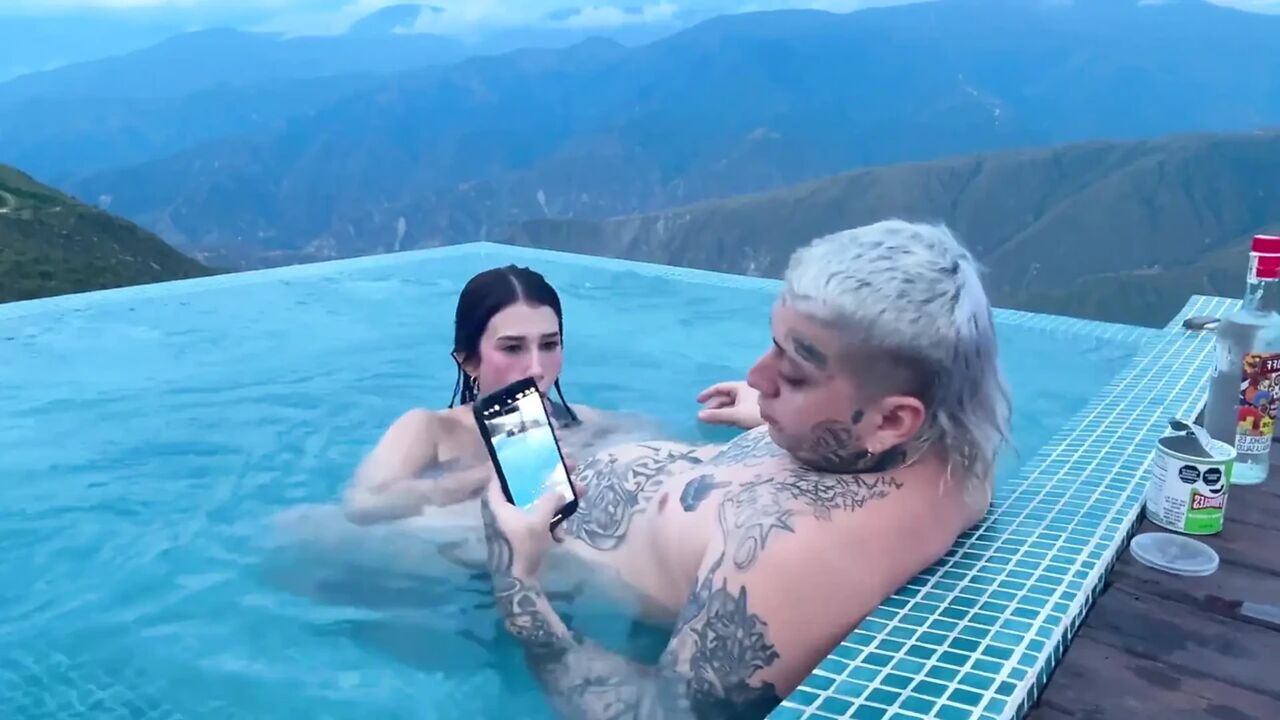 Tinder Date Ends in Outdoor Sex with Chicamocha Cannon in the Background