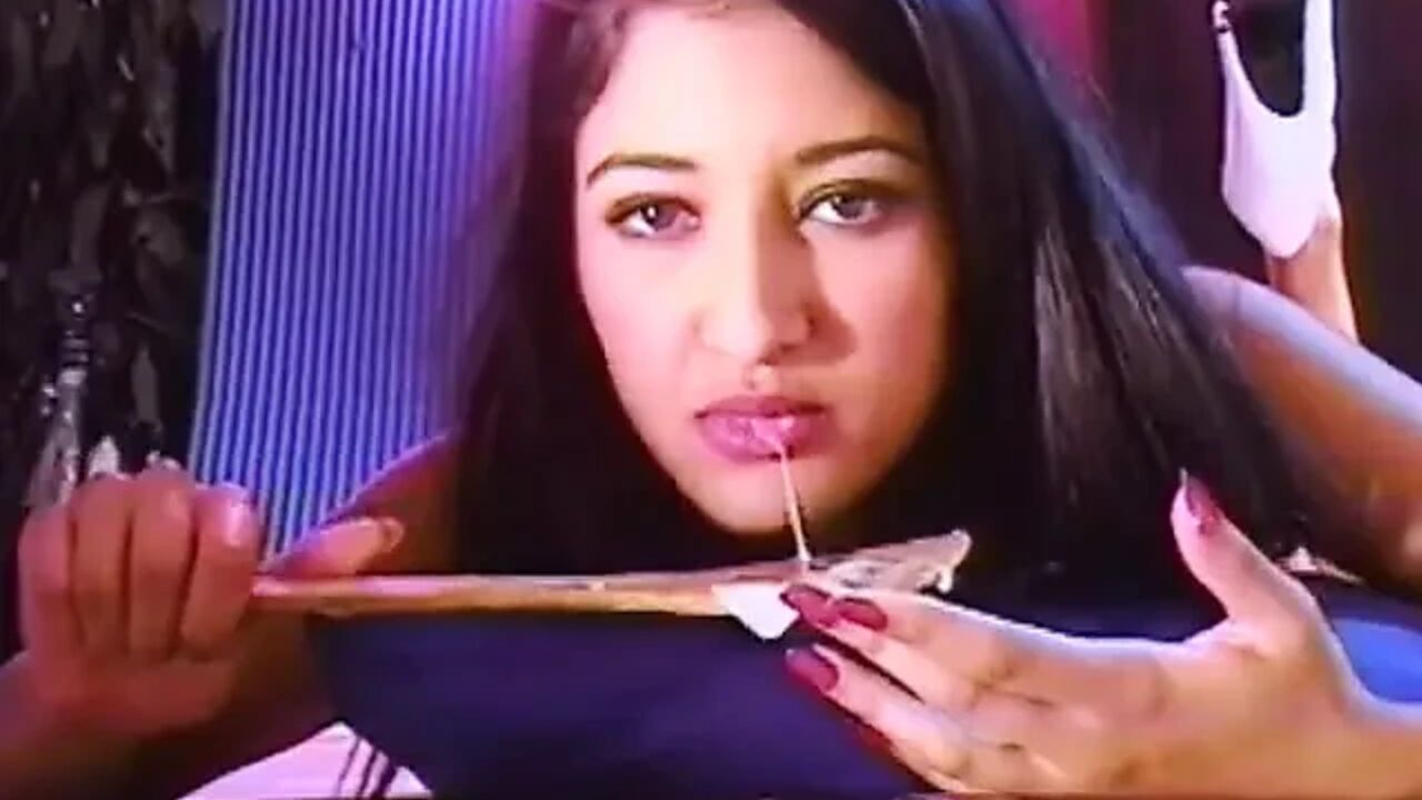 Vintage 90's Indian Starlet Nadia Nyce laps up thick cum