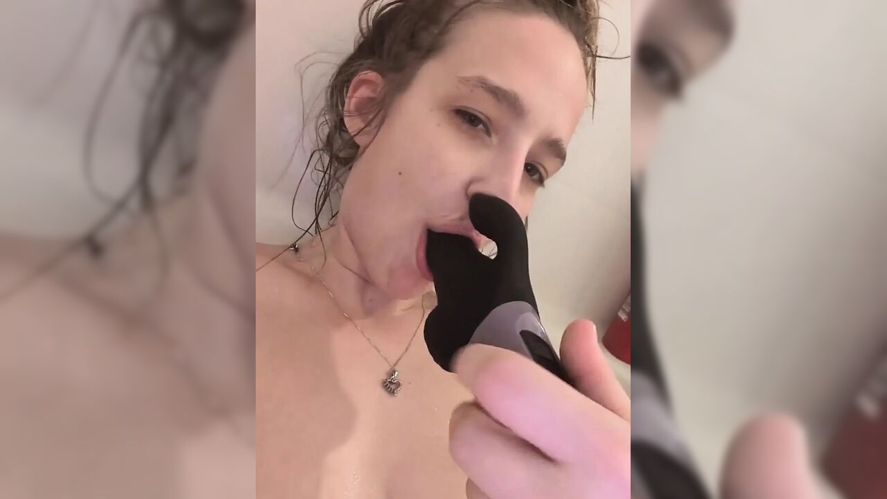 Hot Horny Mommy Masturbating While She Has Free Time