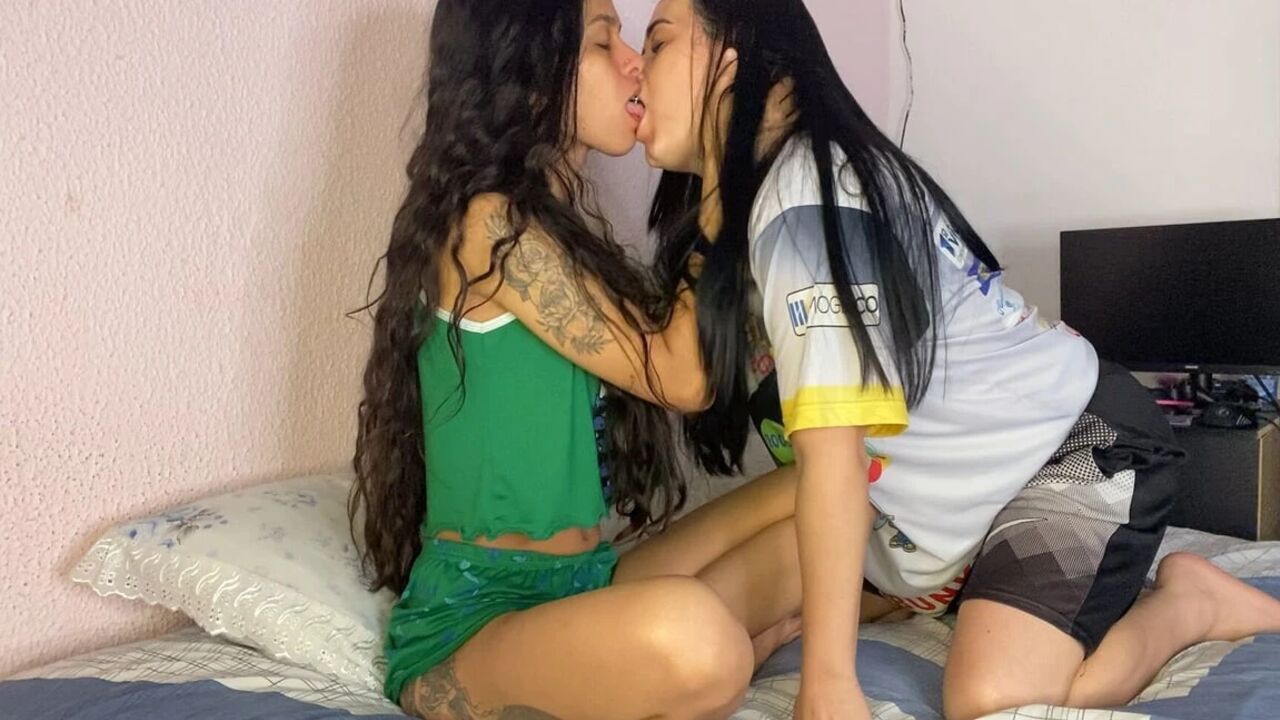Husband Caught His Lesbian Best Friend Kissing His Wife, and Everything Changed Right There