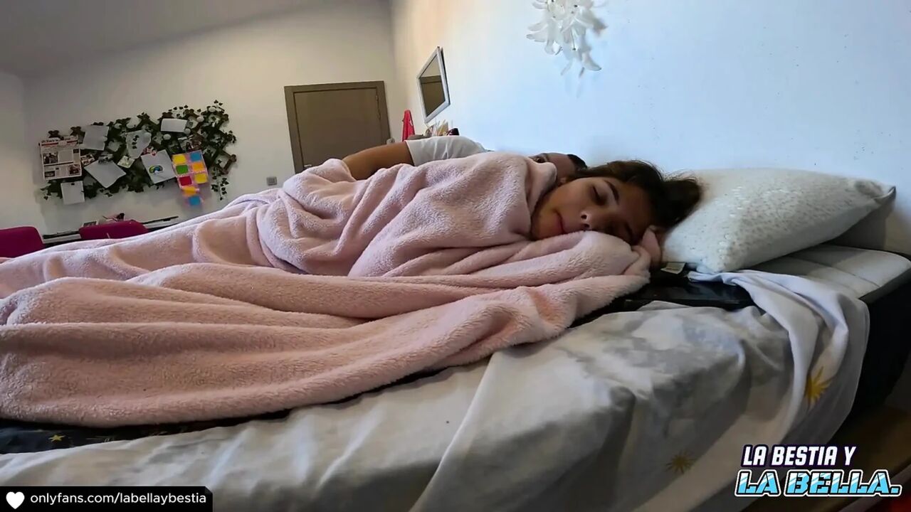 I Go From Watching Netflix with My Stepbrother to Fucking Hard and Delicious with Cum on Buttocks Ho