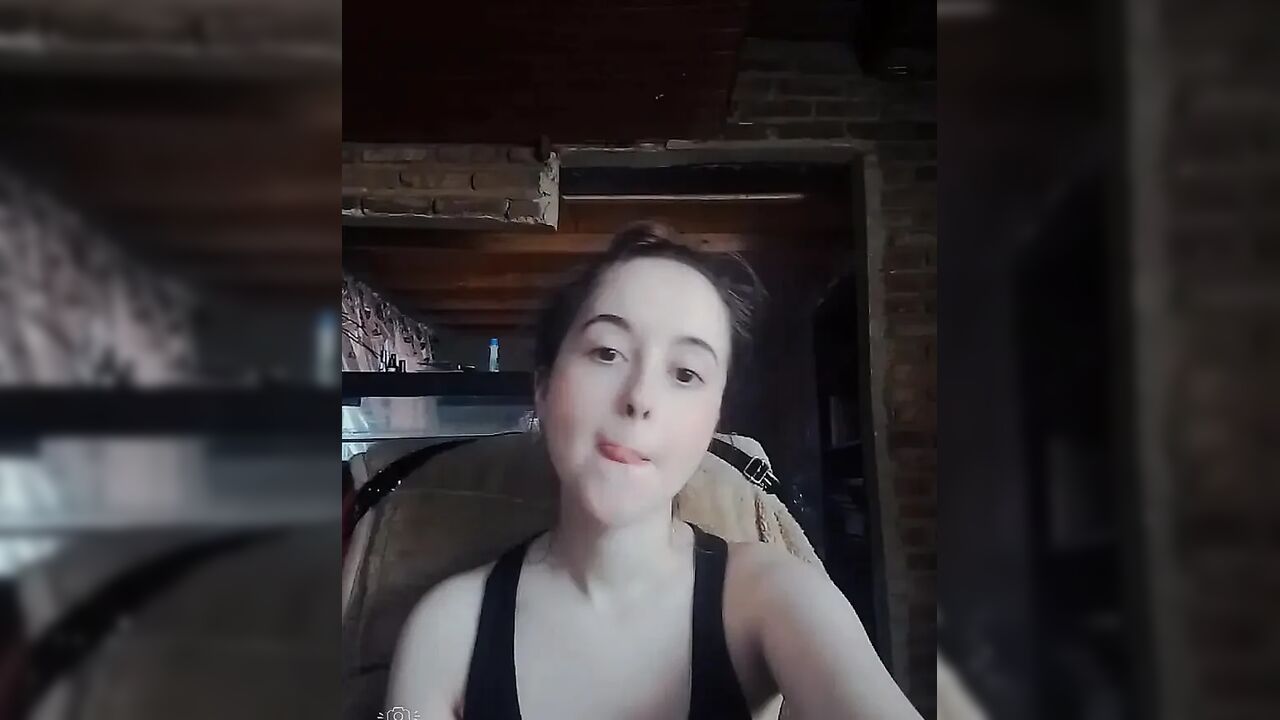 Do you like videos like this eating? Like to know and when I eat fruit he recorded them