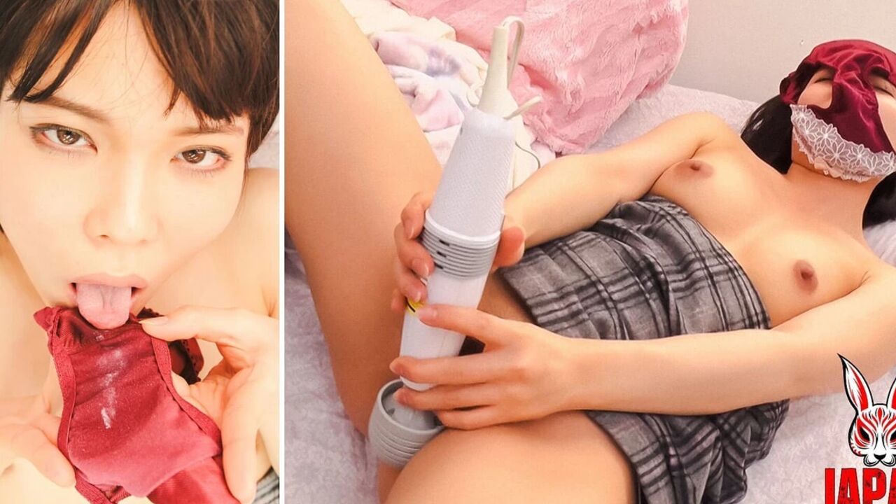Masturbation with the Smell of Female Pantyhose by Momo Momoi