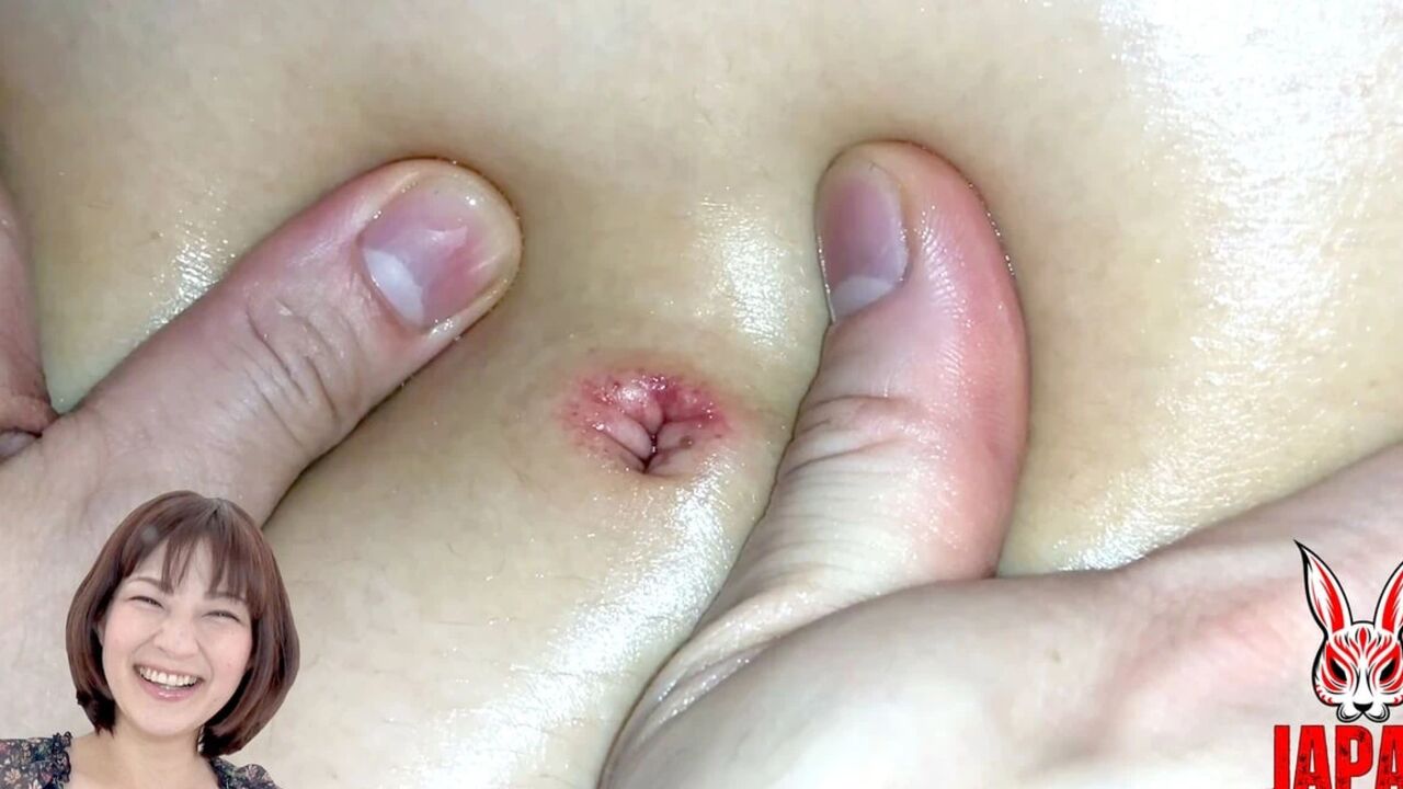 Arisa’s Bellybutton Twitches Under the Microscope on the Clinic Bed-wet, Stretched, Sucking and Begging for More.