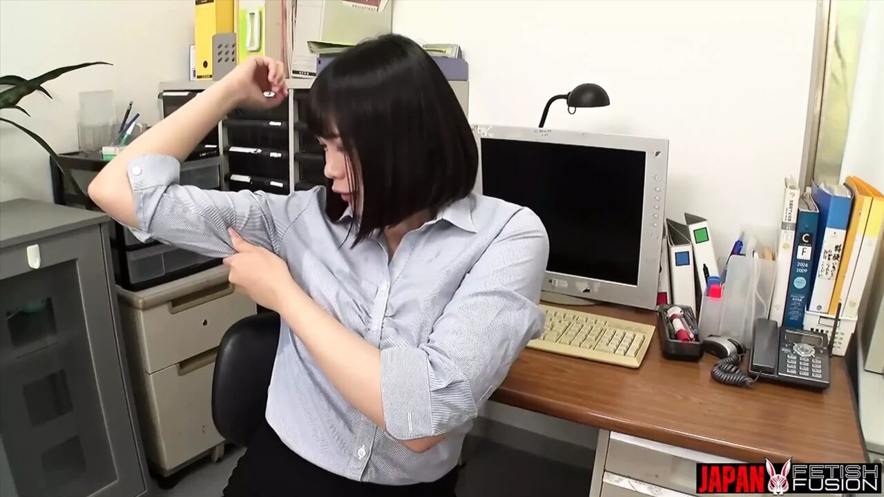 Behind Her Desk, Iori Exposes Her Sweat-soaked Armpits... Then Licks the Glistening Sweat From Her Own Skin