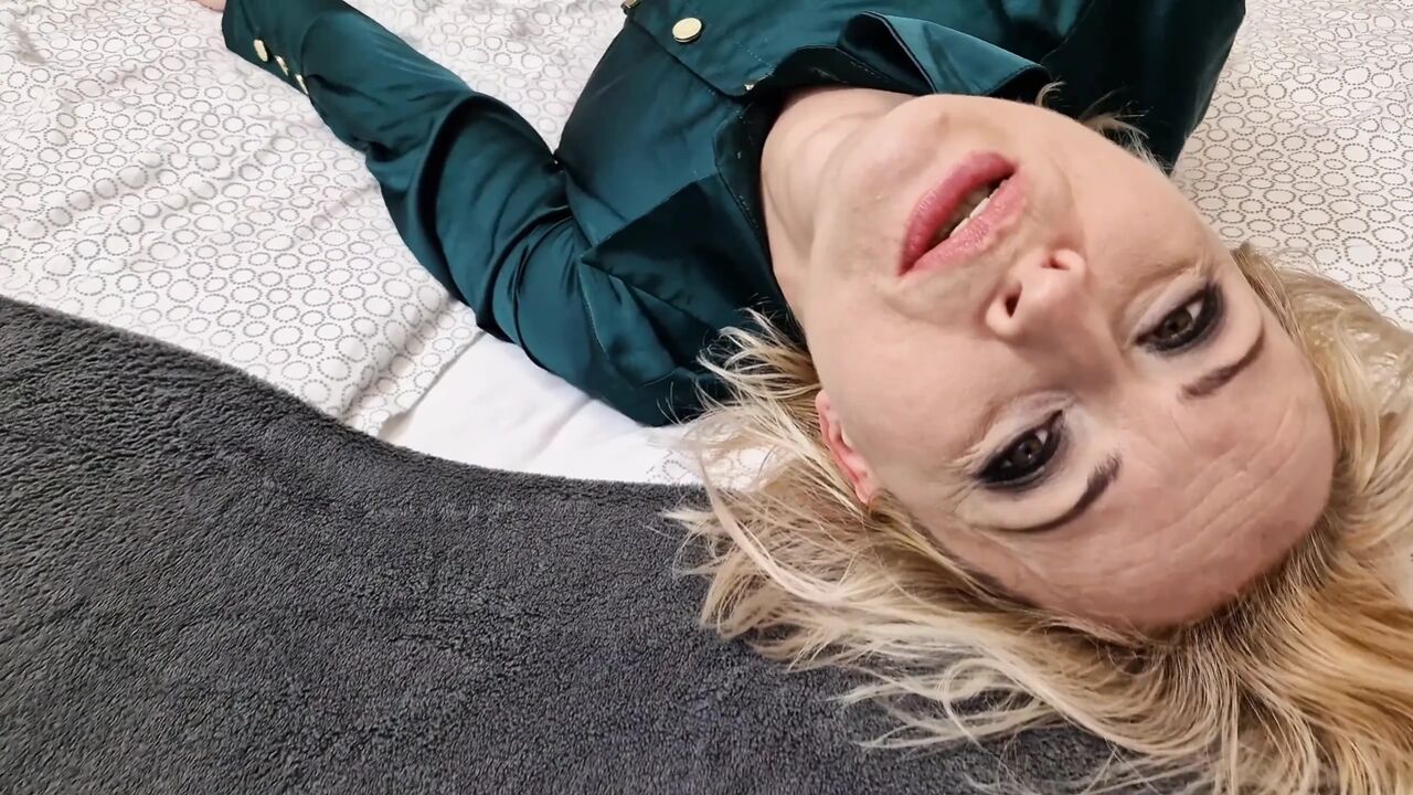 Fetish Secretary in Green - Part 1 in 4K