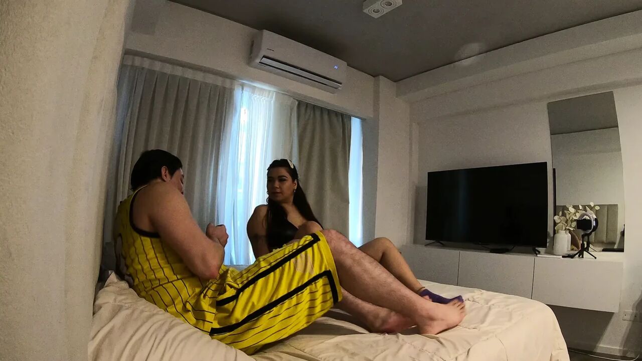I Met Her on Tinder and She Agreed to Record a Porn Video