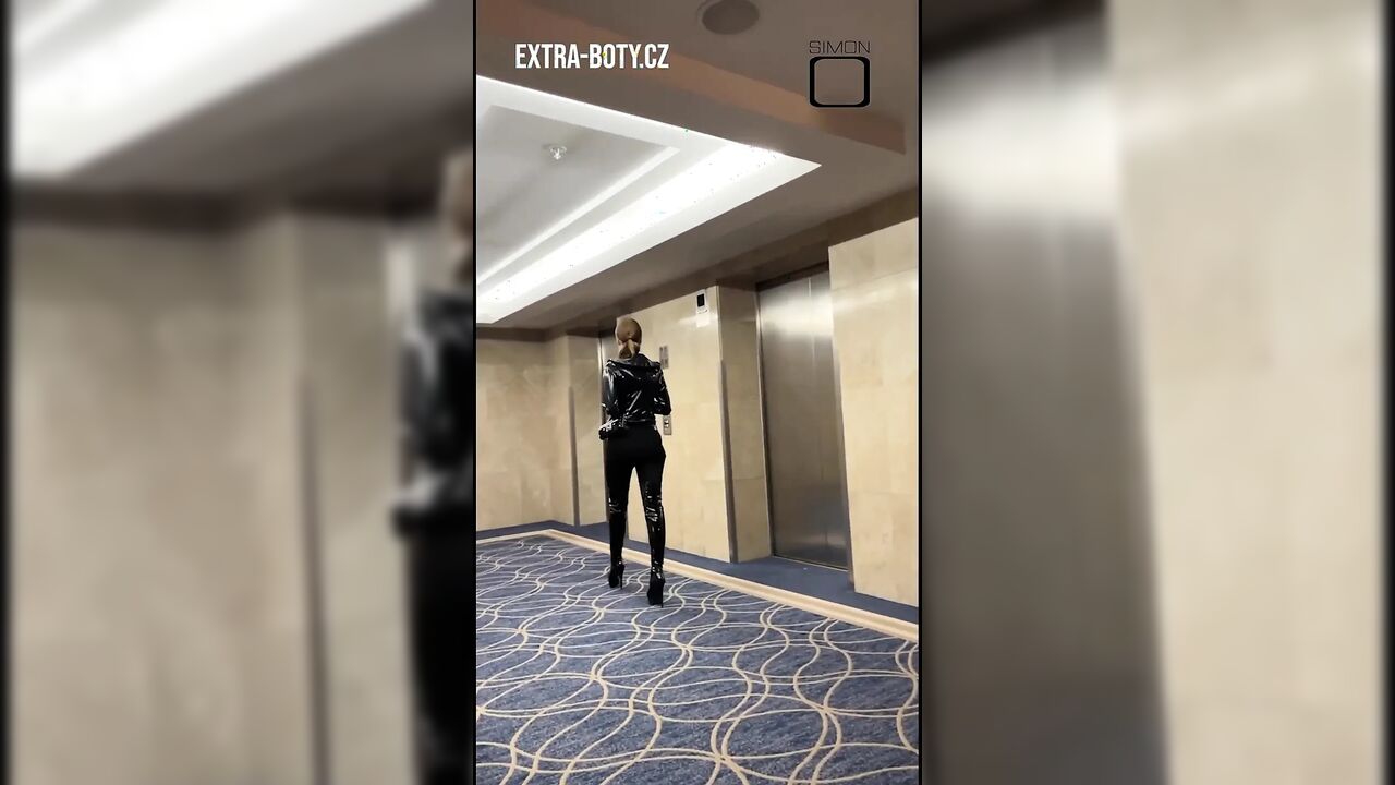 Lady Eve Rest in the Hotel