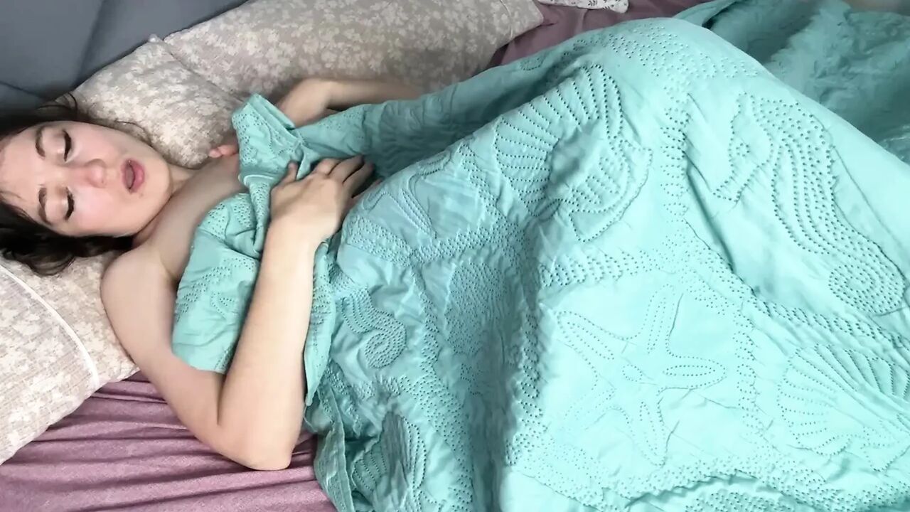 Morning Pussy Pleasure. Intense Fingering to Real Orgasm