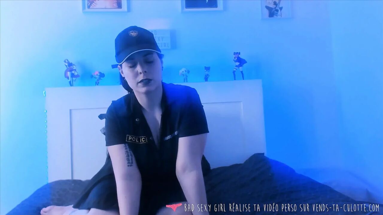 Vends-ta-culotte - Roleplay: the policewoman is a submissive slut with big tits