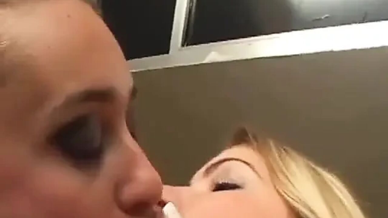Hot Lesbian Kisses Classics