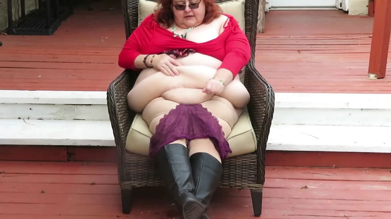 Oh fun on my patio in my new boots doing a booty shake and