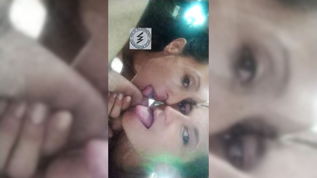 Double blowjob very rich