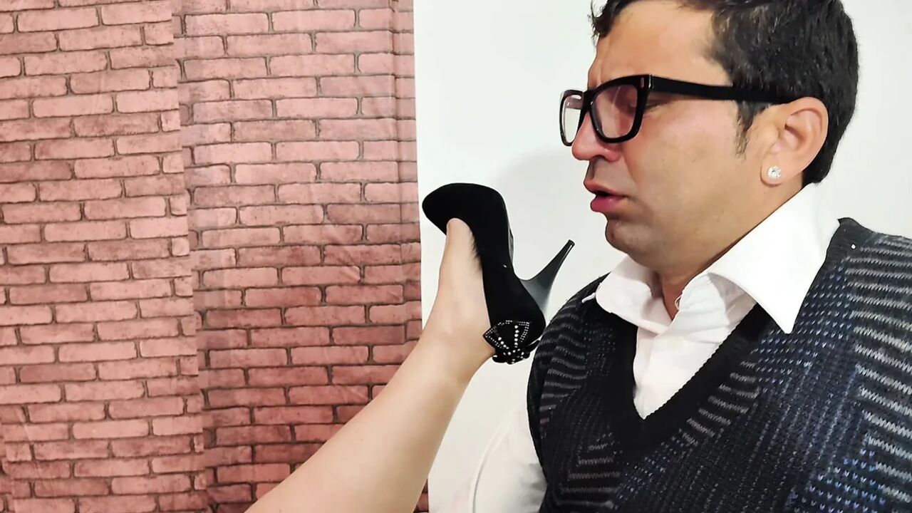 Stepmother Teaches Virgin Stepson How to Enjoy Himself