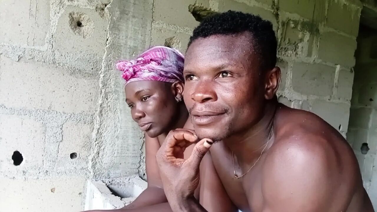They Were Gisting When Resting From Farming and He Started Touching His Wife They Now Do Quickie