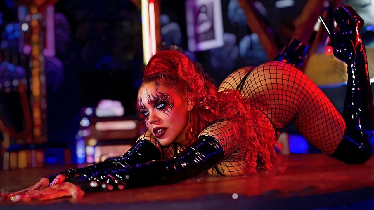 Sexy Succubus Pole Dance