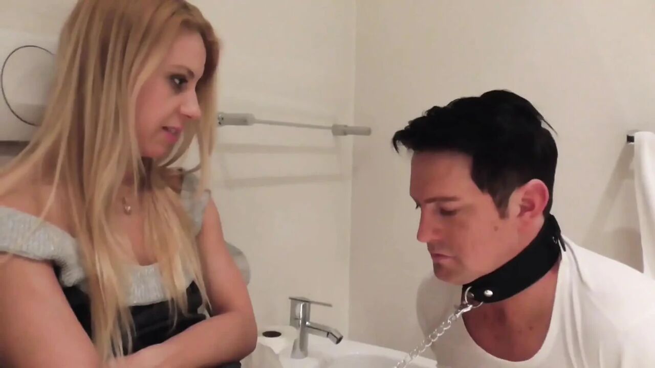 Ass licking in the restroom