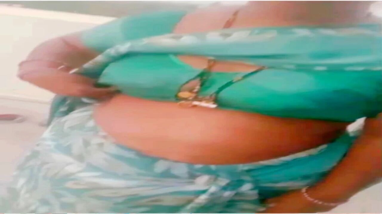 Desi bhabhi warmup video with her boyfriend