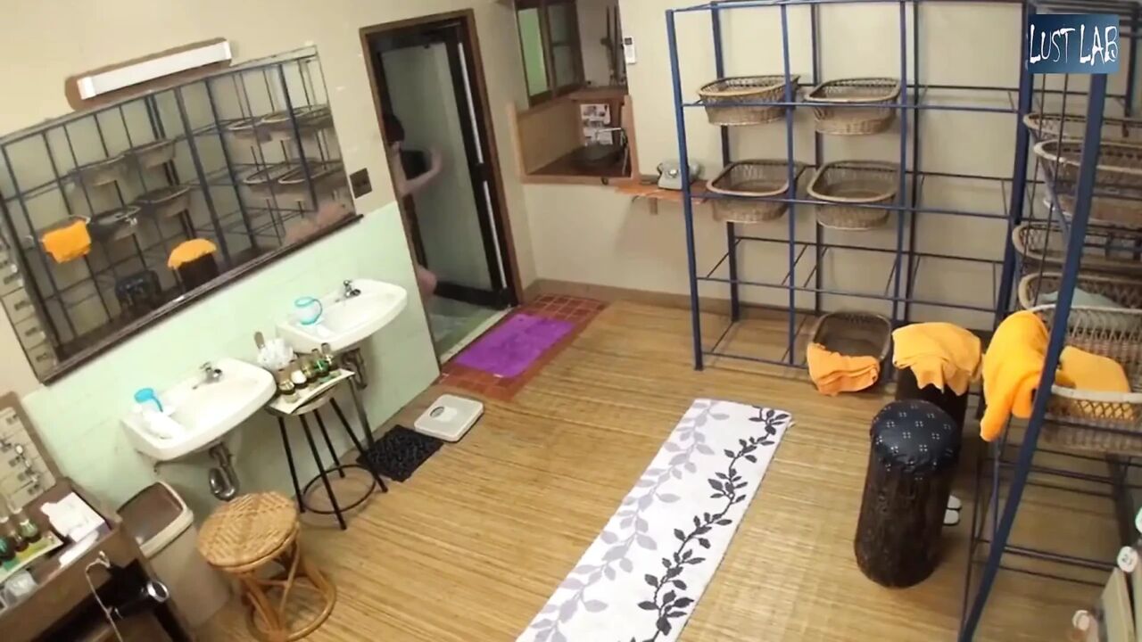 Aphrodisiac Hot Spring Water Heats the Body Until Restraint Completely Falls Apart Part 3