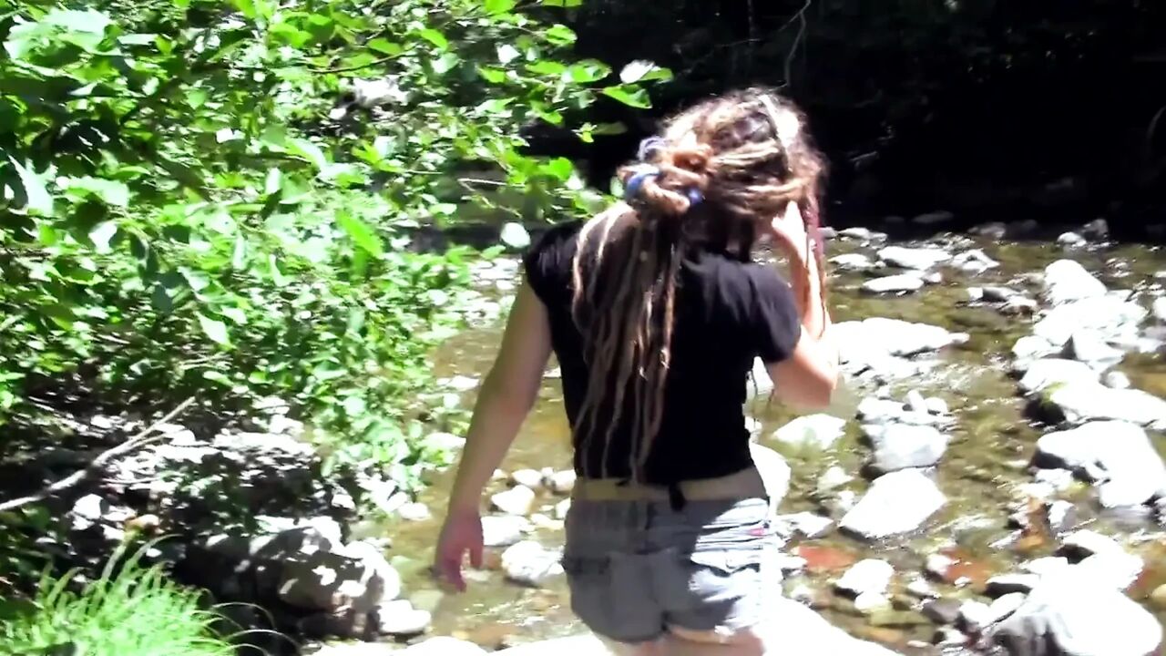 Wonderful fuck by the river with hot babe