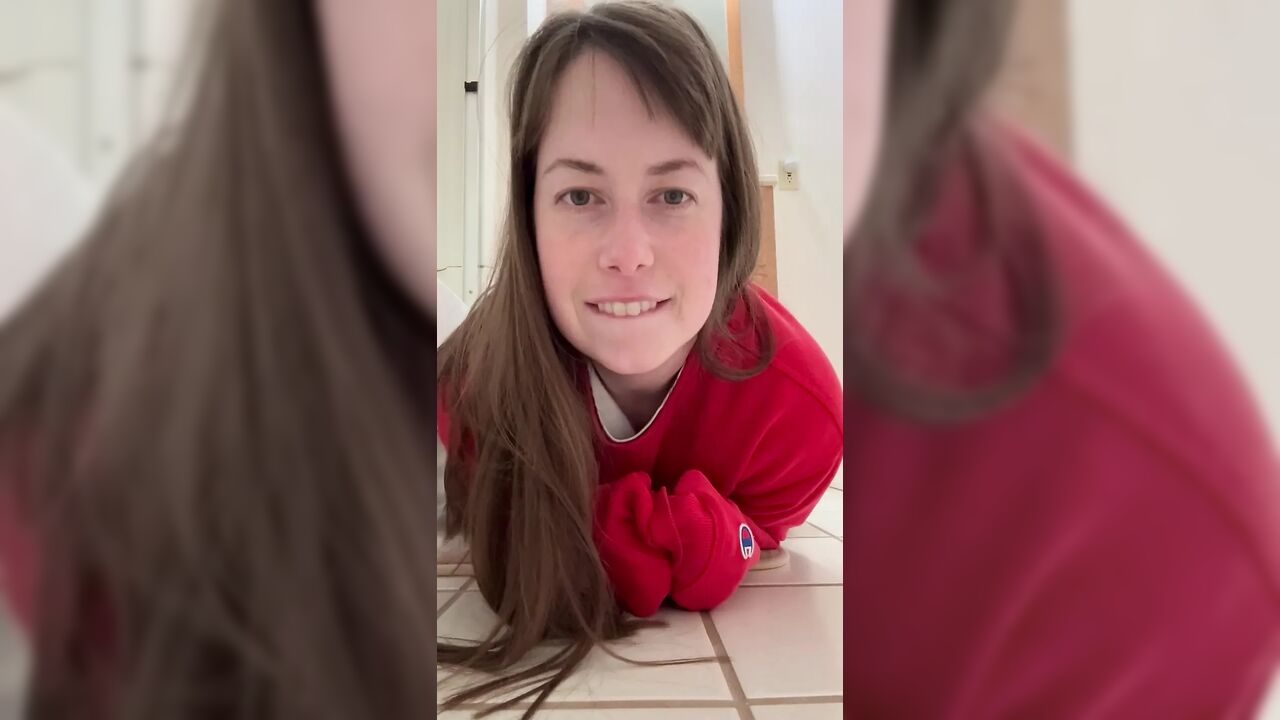 Desperate piggy gaped her asshole for dada