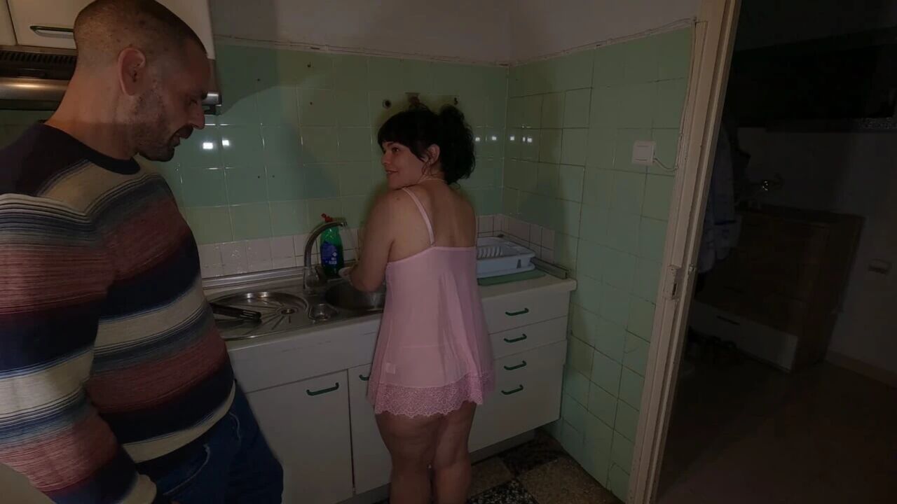 Stepmom, you're so sexy.. I'd fuck you in the kitchen and cum inside you.
