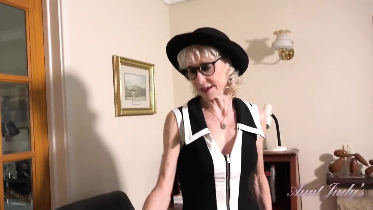 Auntjudys - Your Mature GILF Boss Dee Lite Sucks Your Cock at the Office