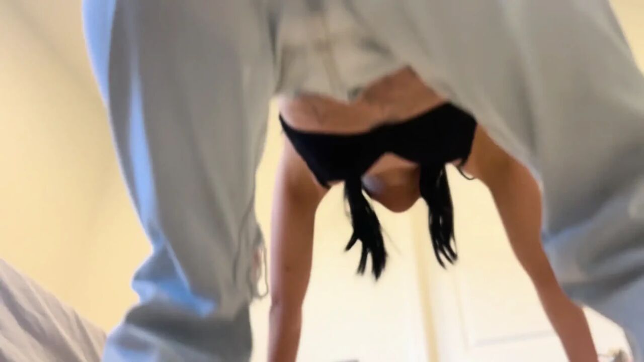Giantess Squats in Jeans