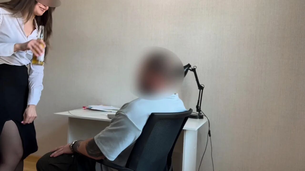 Colleague wants sex, got a couple of orgasms and a facial cumshot