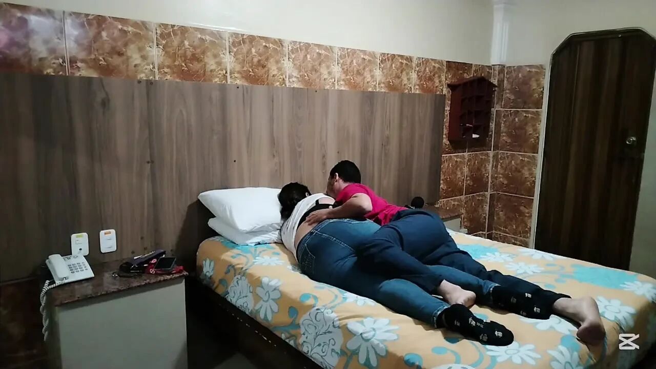 How delicious it is to undress my busty Colombian stepmother while she is lying in the room with that rich thread she carries.