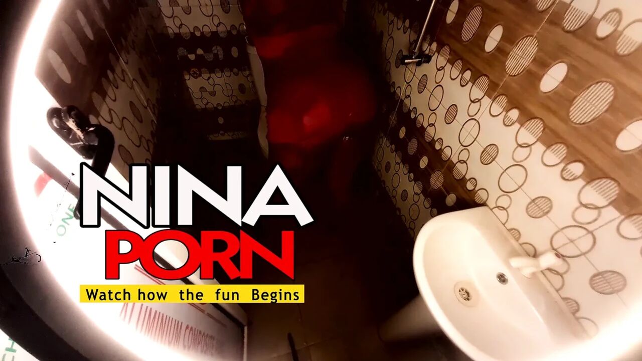 Ebony girl Having Fun twerking in the bathroom Sucked some Dick