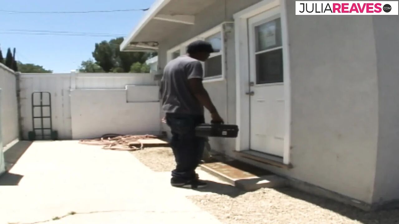 Black craftsman fucks the milf bitch with his giant cock