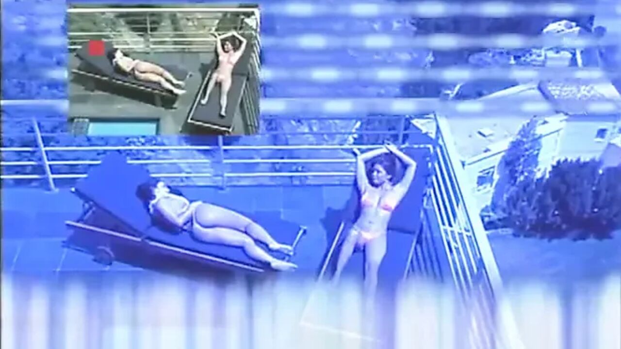 Two hot lez babes pleasure each other in the gym