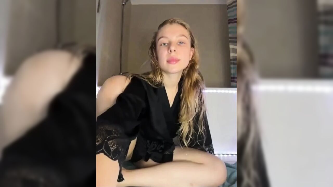 Horny bbw fucking in the bathroom