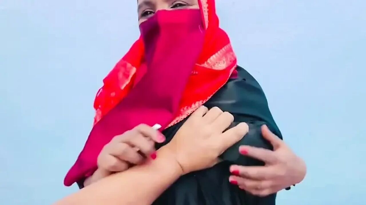 Chor bhabhi ko devar ne chori karte pakda or choda or bhabhi ke bade bade doodh piya