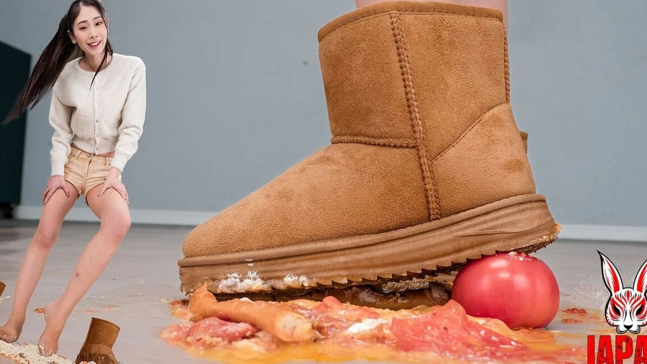 An Komatsu Crushes Your Dinner in Boots and Rubs It Like It’s Your Face!