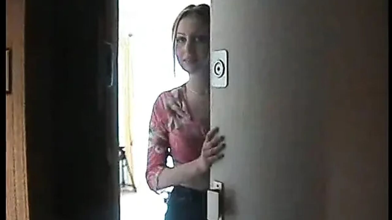 True amateur at home : Alice, sexy blonde stripping at her home