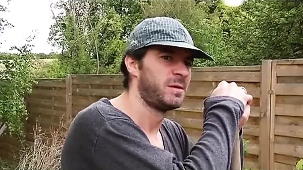 Gardener gets her horny enough to start masturbating