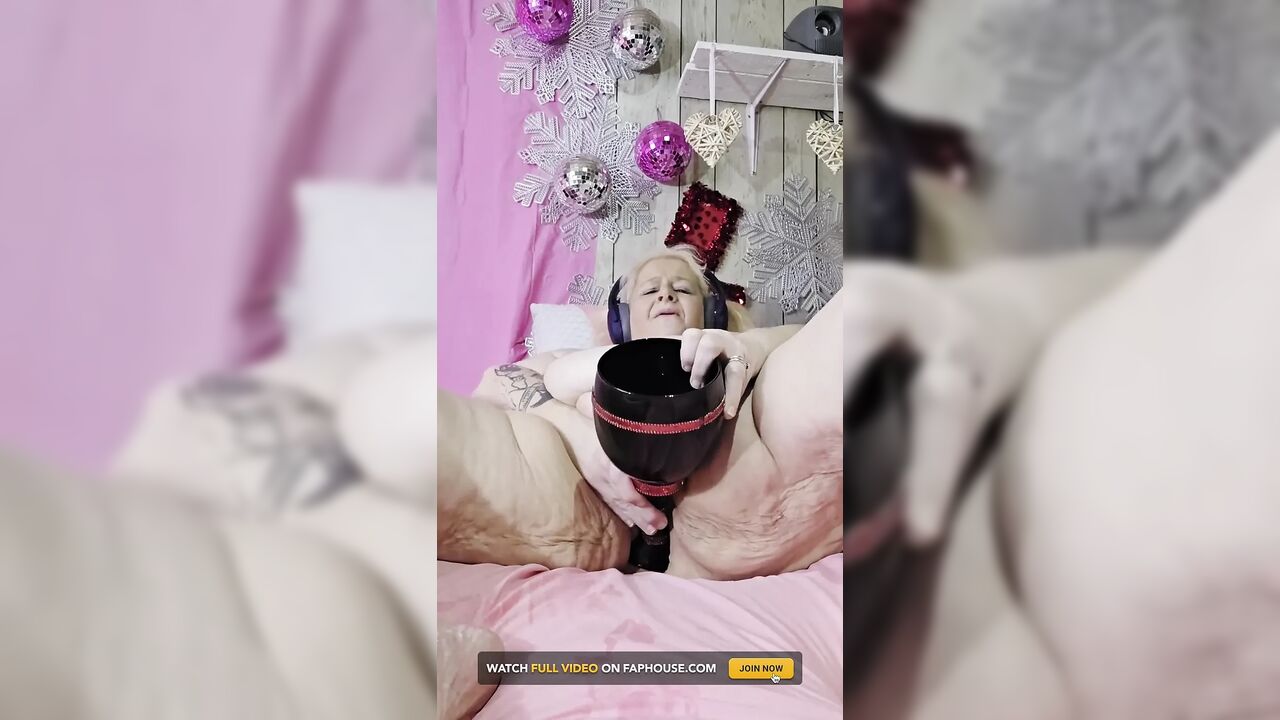 Sexy Bitch Is at the Top of Her Class with Gapping Glass
